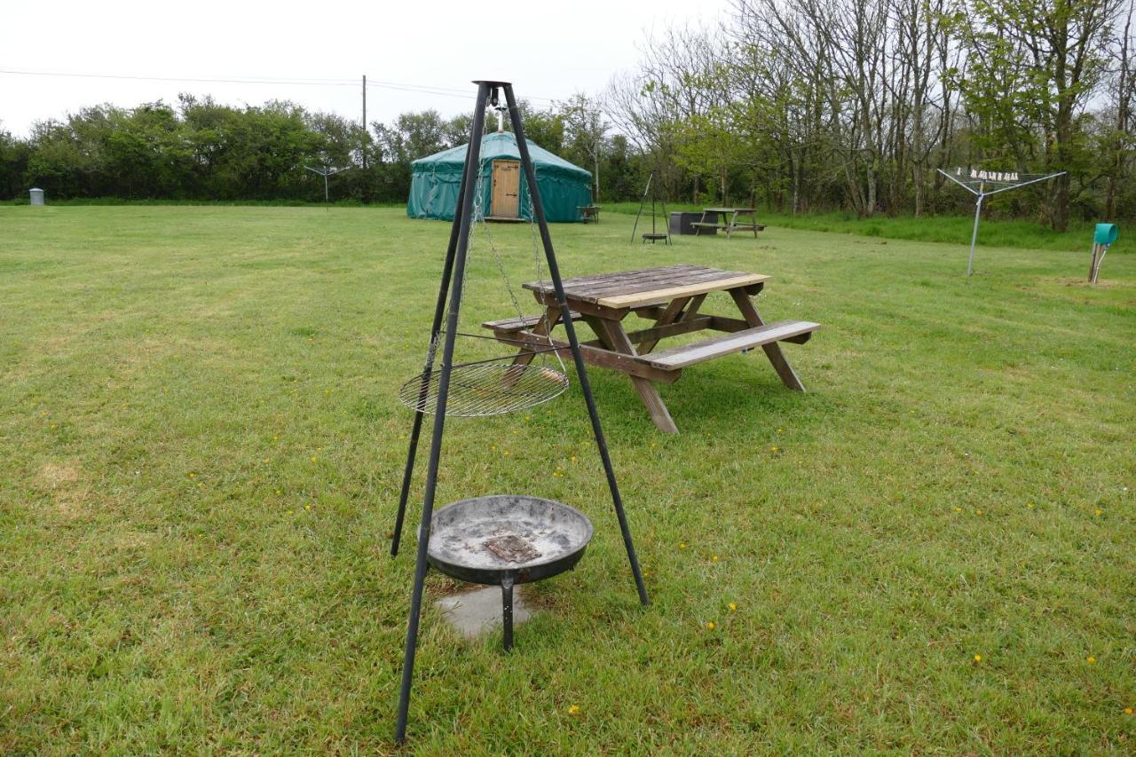Alder Yurt Wych Elm Glamping Hotel Helston Exterior foto