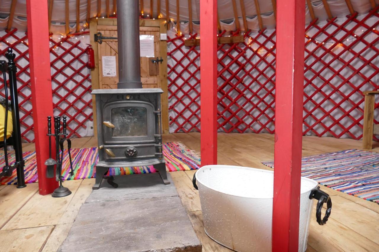 Alder Yurt Wych Elm Glamping Hotel Helston Exterior foto
